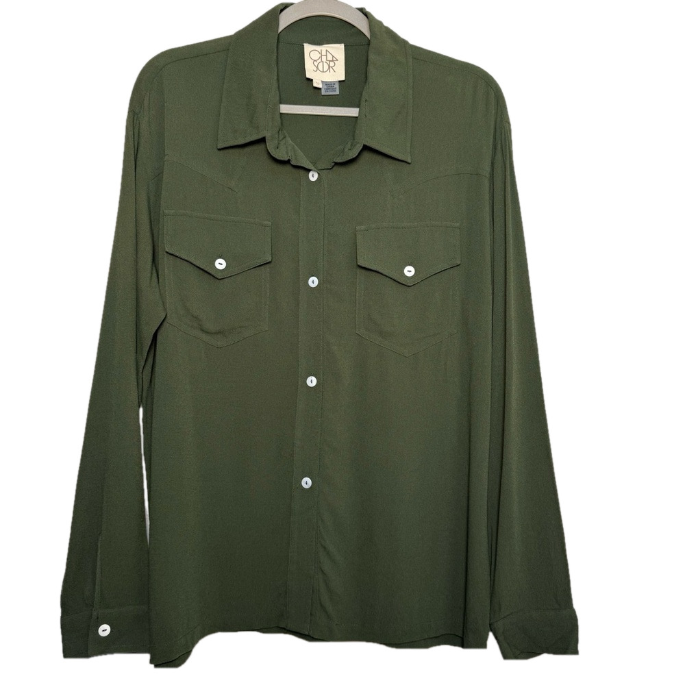 CHASER Women’s olive green button down collared blouse size small NWT